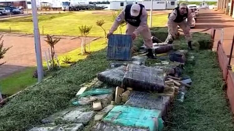 CAYÓ CAMIONERO QUE COBRÓ 5 MILLONES DE PESOS POR TRANSPORTAR 5 TONELADAS DE MARIHUANA