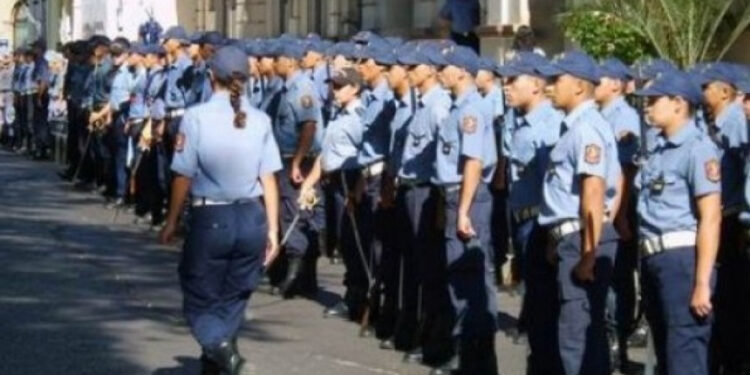 INSCRIBEN A INTERESADOS A INGRESAR A LA POLICÍA DE CORRIENTES
