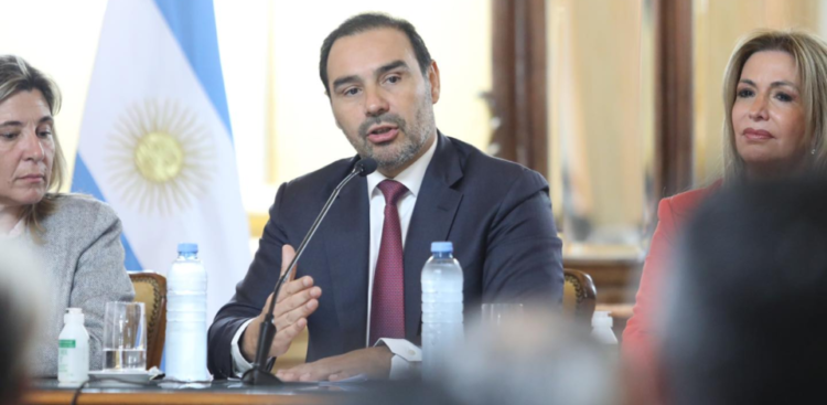 VALDÉS ANUNCIÓ PAGO DE PLUS DEL MES DE OCTUBRE A ESTATALES