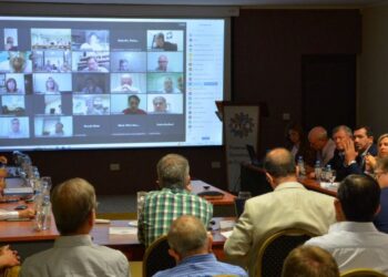 EMILIANO FERNÁNDEZ JUNTO A PARES Y FUNCIONARIOS DEL FRENTE DE TODOS – MUCHO RUIDO Y POCAS NUECES