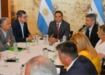 “INTENDENTE, BÁJESE DE SU EGO…” EL GOBERNADOR LO UBICÓ A EMILIANO FERNÁNDEZ