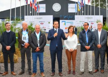 EL GOBERNADOR DE CORRIENTES CORTÓ LA CINTA DE LA ETAPA CORRENTINA DEL MUNDIAL DE BRANGUS.