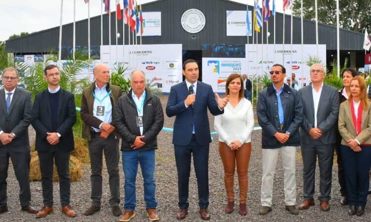 EL GOBERNADOR DE CORRIENTES CORTÓ LA CINTA DE LA ETAPA CORRENTINA DEL MUNDIAL DE BRANGUS.