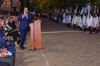 VALDÉS ANUNCIÓ AUMENTOS SALARIALES: 15 % PARA ESTATALES Y UN MÍNIMO BÁSICO DE 150 MIL PARA DOCENTES