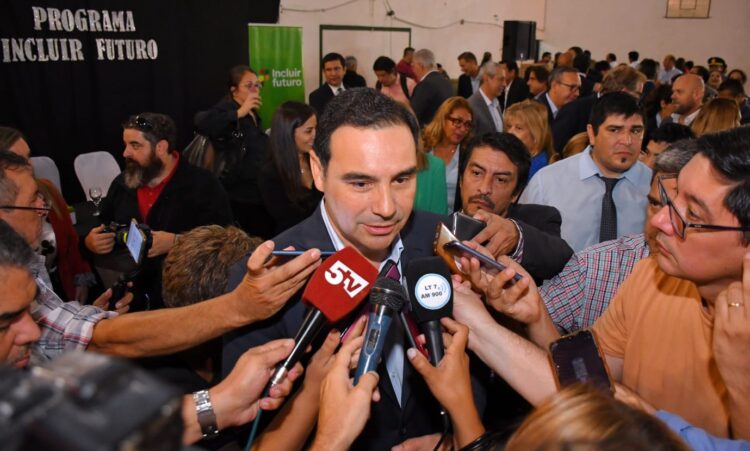 VALDÉS ANUNCIÓ 300 NUEVOS EFECTIVOS POLICIALES PARA EL DEPARTAMENTO SANTO TOMÉ Y OTROS 300 EN DIVERSAS LOCALIDADES