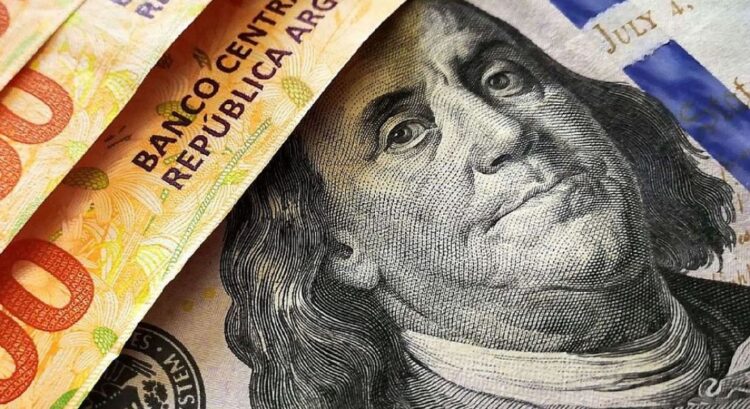 DÓLAR IMPARABLE – RECORD, RONDA LOS $ 500