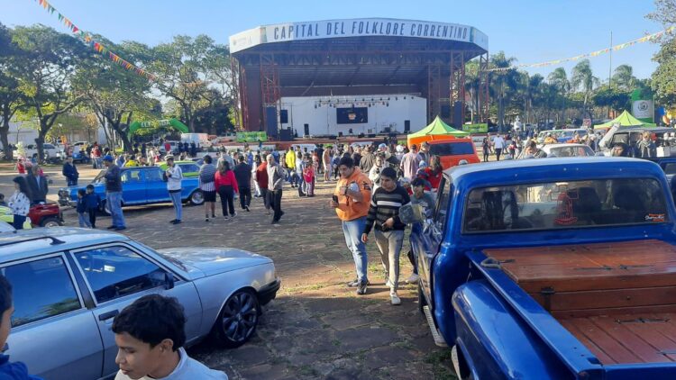 SE DESARROLLÓ CON ÉXITO EL SEGUNDO ENCUENTRO DE AUTOS CLÁSICOS EN SANTO TOMÉ