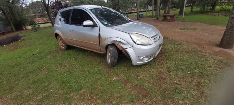 ALCOLIZADO TERMINÓ CON SU VEHÍCULO SOBRE UNA PLAZOLETA DE VIRASORO