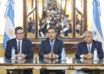 VALDÉS DENUNCIÓ INCIDENTES CON LA ARMADA PARAGUAYA EN EL PARANÁ – SE MOSTRÓ PREOCUPADO