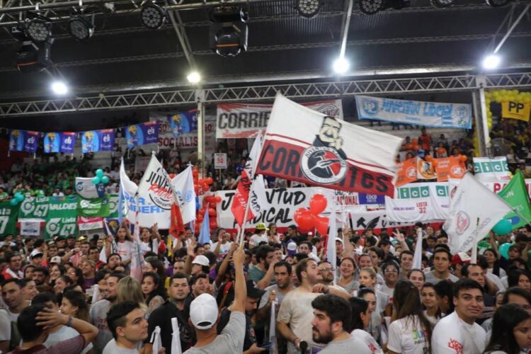 “NO CAER EN LA CONFUSIÓN DE LOS QUE PROMETEN SOLUCIONES MÁGICAS” DIJO VALDÉS A LOS JOVENES