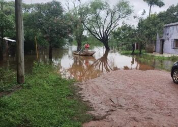 SITUACIÓN CRÍTICA CON EVACUADOS EN LA COSTA DEL RÍO URUGUAY