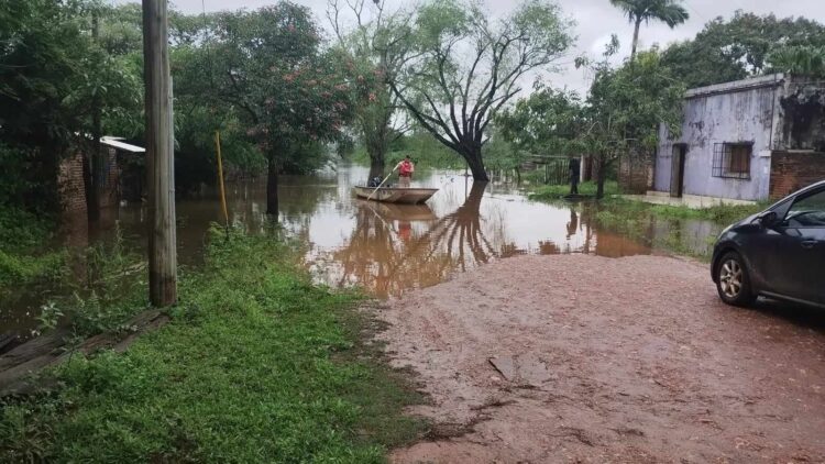 SITUACIÓN CRÍTICA CON EVACUADOS EN LA COSTA DEL RÍO URUGUAY