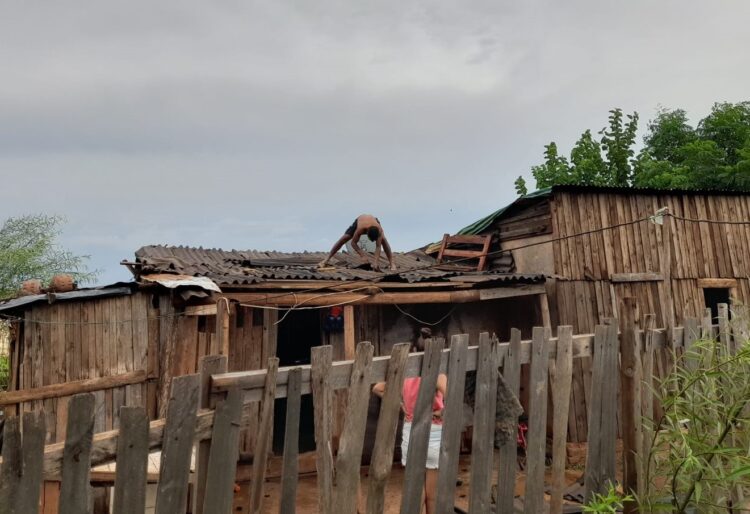 DESPUÉS DEL TEMPORAL: MIENTRAS DESARROLLO SOCIAL PROVINCIAL TRAE ALIVIO, EL INTENDENTE FERNÁNDEZ PROPONE “PARCHES”
