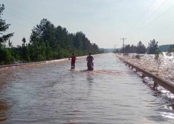 DADA LA CRECIENTE DEL URUGUAY, CIERRES EN LA RUTA 94 Y EL AGUA ALCANZÓ LA 14