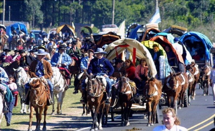 PEREGRINACIÓN DE LA VIRGEN: PIDEN EVITAR TRASLADARSE A CABALLO DEBIDO LA ENCEFALOMIELITIS EQUINA