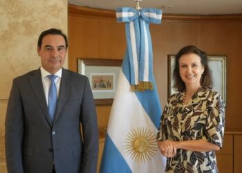 VALDÉS Y LA CANCILLER MONDINO ANALIZARON EL CONFLICTO LIMÍTROFE DE ISLA APIPÉ