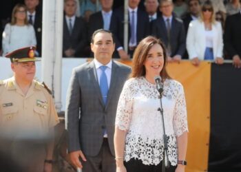 VALDÉS EVOCÓ A SAN MARTÍN PARA “SACAR AL PAÍS ADELANTE” Y NO CAVAR MÁS “GRIETAS”